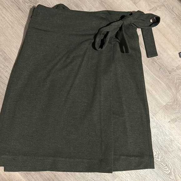 NWT Green LOFT wrap skirt - Picture 2 of 6